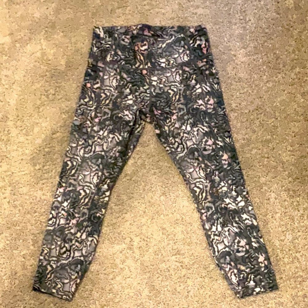 Athleta 7/8 Stash Tight w/ pockets